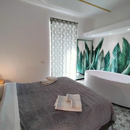 Sonnino Suite Jacuzzi Apartment Bari Exteriér fotografie