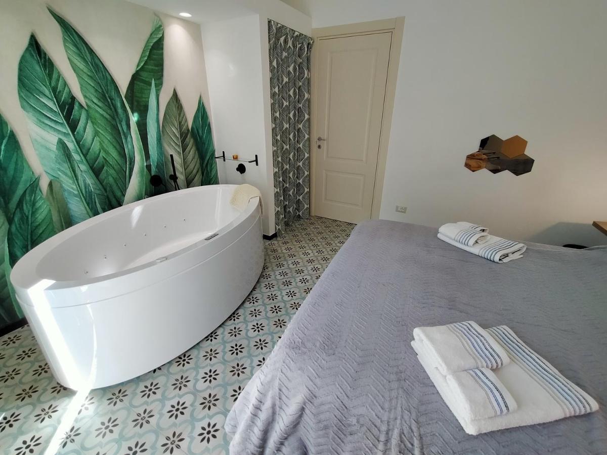 Sonnino Suite Jacuzzi Apartment Bari Exteriér fotografie