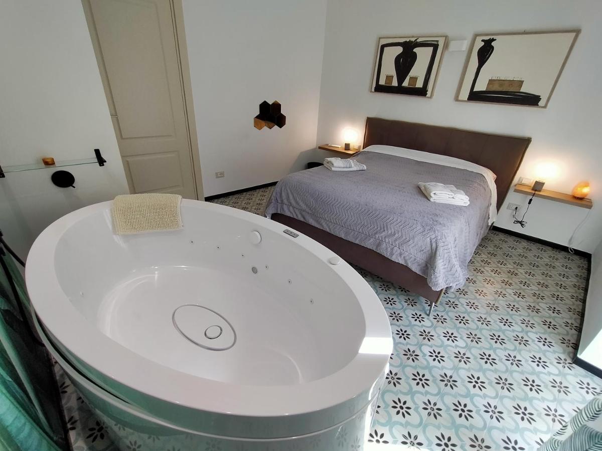 Sonnino Suite Jacuzzi Apartment Bari Exteriér fotografie